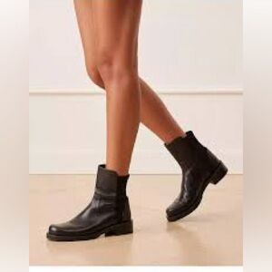 STUART WEITZMAN 5050 BOLD BOOTIE IN BLACK 41 10.5